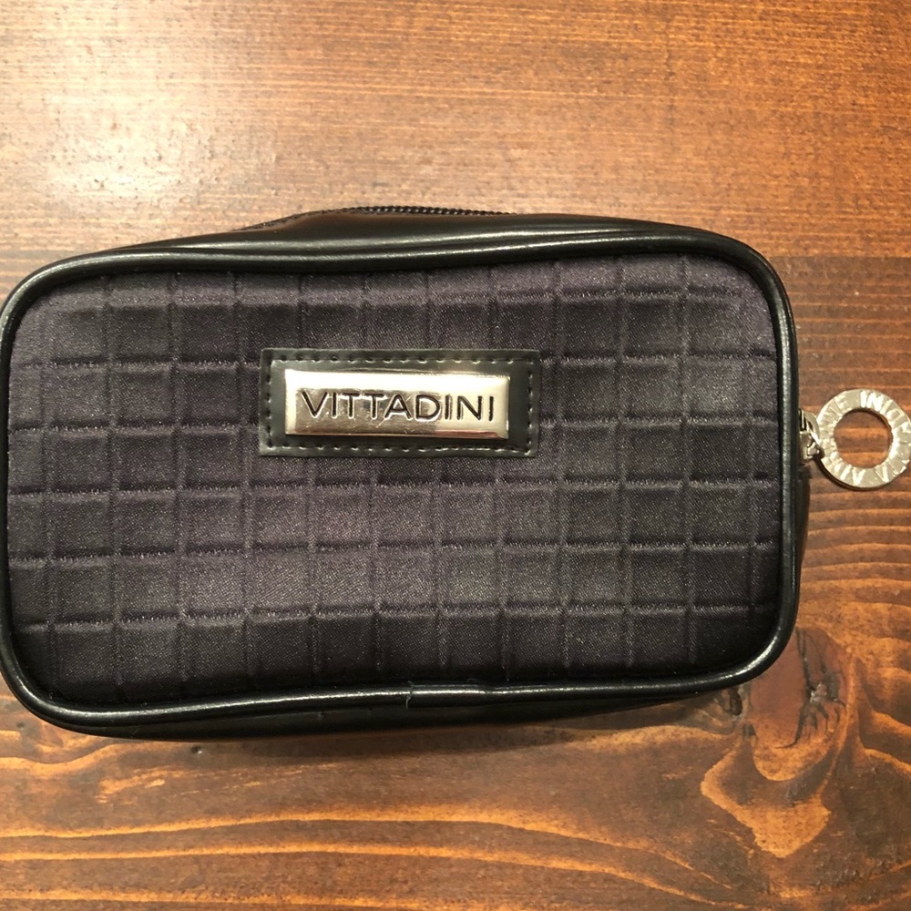 Small clutch: Adrienne Vittadini